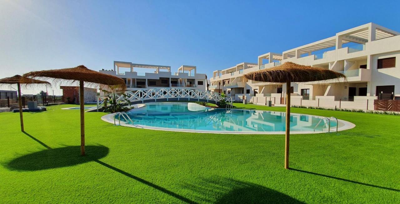 Beautiful Condo In Laguna Beach Resort Overlooking Laguna Rosa In Torrevieja With 2 Bedrooms And 2 Bathrooms Kültér fotó